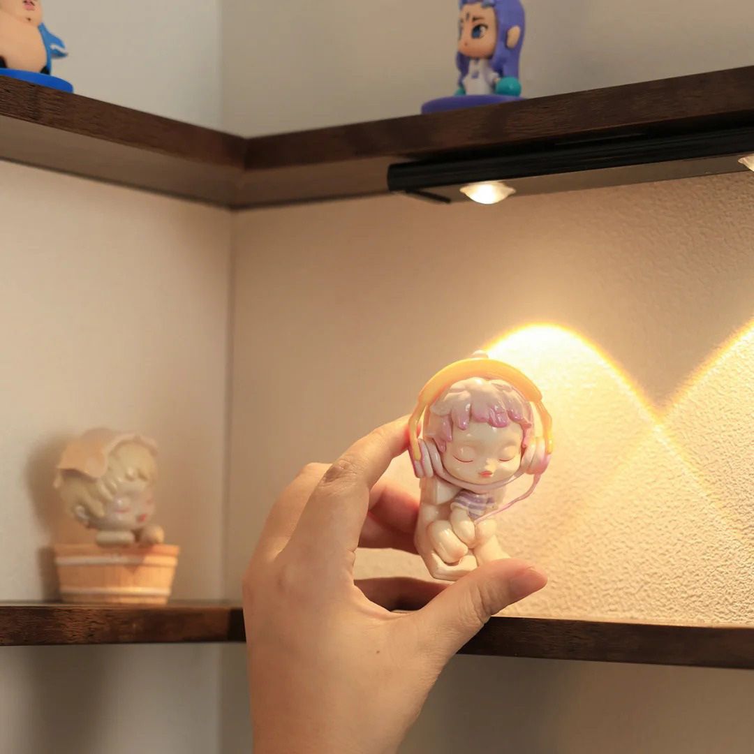 DecoEdge™ Corner Display Shelf